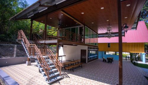 Villa with Garden View