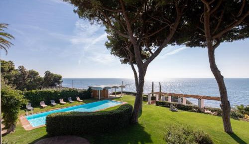 Villa - Beach Front