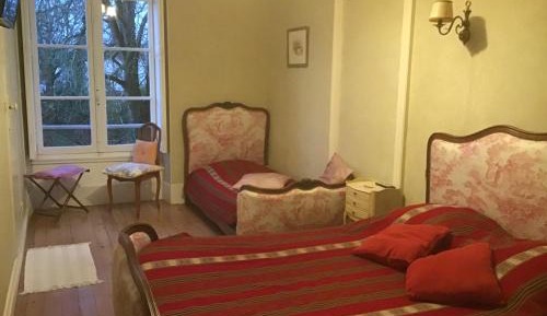 Deluxe Room (2 Adults + 1 Child)