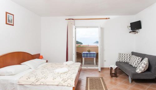 Studio Apartment with Balcony and Sea View (First Floor)