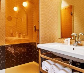 Deluxe Queen Room - Non-Smoking