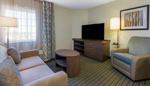 One-Bedroom Queen Suite