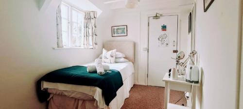 Single Room with Shared Bathroom