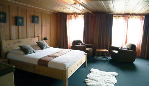 Suite with Mountain View
