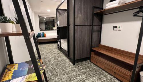 Family Room(Queen Bed + Bunk Beds) with Shared Bathroom