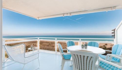 Apartment with Pool View 