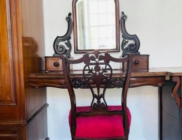 Deluxe One-Bedroom Apartment