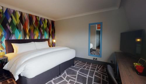 Club Room (FREE GYM & POOL ACCESS)