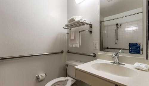 Queen Room - Disability Access - Non-Smoking