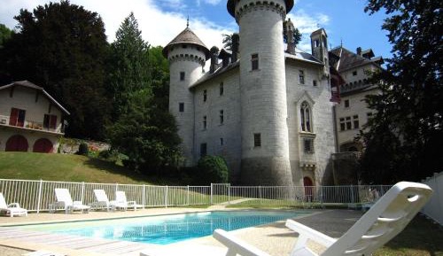 Three-Bedroom Holiday Home 