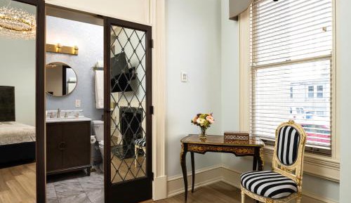 King Suite with Fireplace