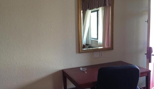 King Suite - Non-Smoking