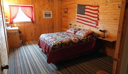 Queen Room with Private Bathroom