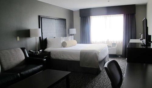 King Room with Bath Tub and Sofa Bed - Mobility Accessible
