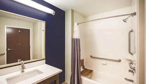 King Room with Mobility/Hearing Impaired Access - Non-Smoking