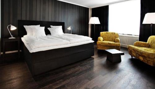 Grand Wing Standard Queen