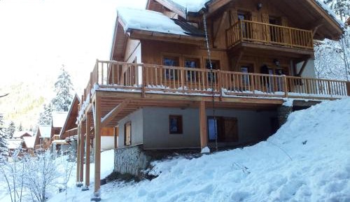 Eight-Bedroom Chalet (21 Adults)