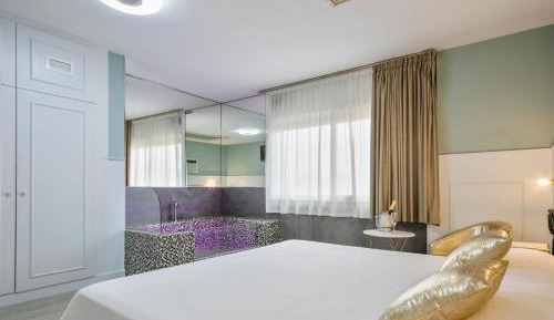Suite with Spa Bath
