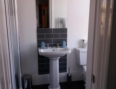 Twin Room with Shower