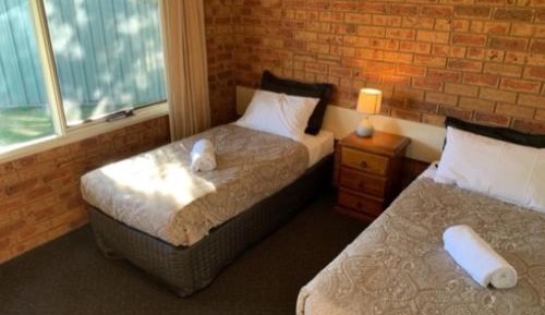 Family Room (1 Queen & 2 Singles)