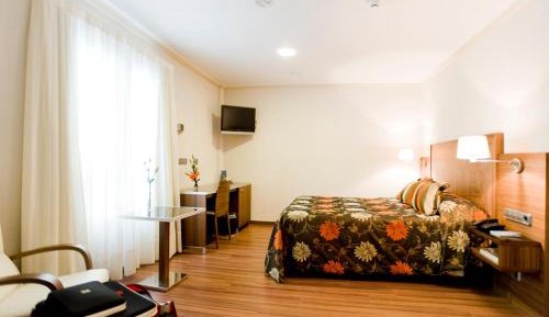 Deluxe Double Room with Shower