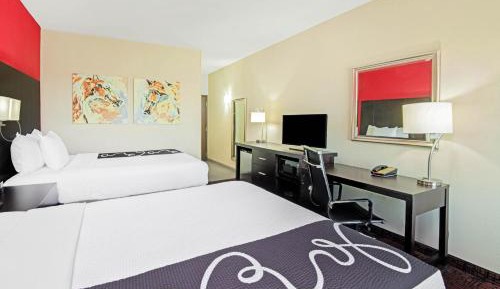 2 Queen Beds - Non-Smoking