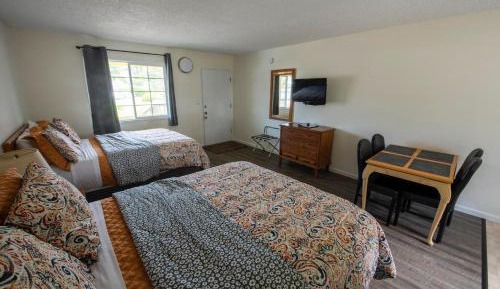 Two Queen Beds - Upper Floor (No Pets)