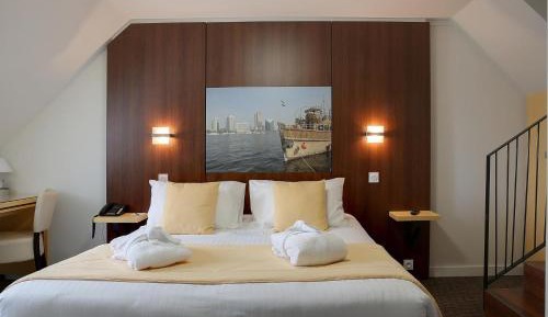 Superior Garden Level Room or Superior Lateral Sea View Room with Mansard Roof