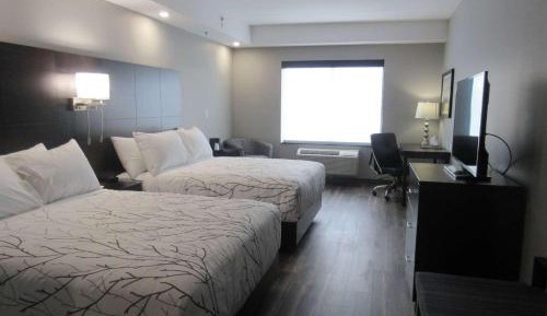 Queen Room with Two Queen Beds and Mobility Accessible Bathtub