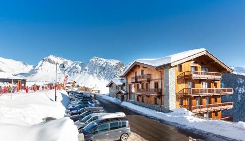 Apartment with Mountain View