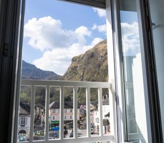 Twin Room with Mountain View