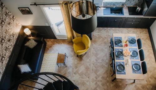 Two-Bedroom Apartment with Mountain View