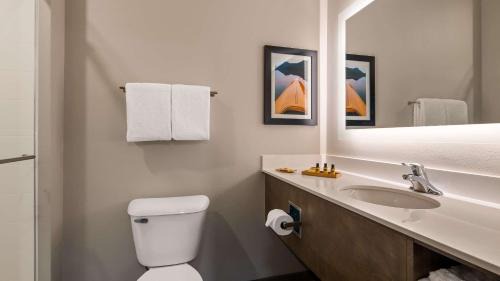 King Suite with Country View