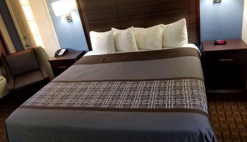 King Room with Bath Tub - Disability Access/Non-Smoking 