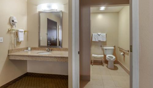 Queen Room - Accessible/Non-Smoking