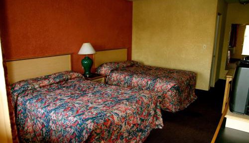 Queen Room with Two Queen Beds - Non-Smoking-No-pets