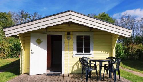Large Cottage with Shared Bathroom (4 Adults)