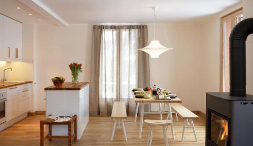 Two-Bedroom Apartment with Mountain View