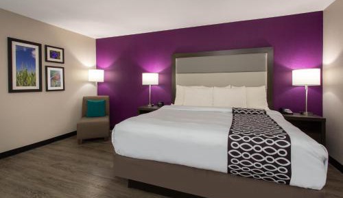 Queen Room with Bath Tub - Mobility Accessible/Non-Smoking