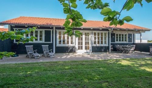 Three-Bedroom Vacation Home 
