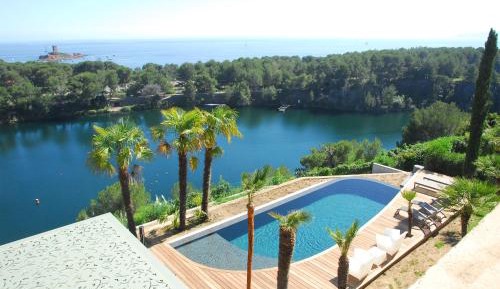 One-Bedroom Apartment with Terrace and Sea View - First Floor