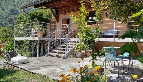 Basic Triple Room with Shared Bathroom