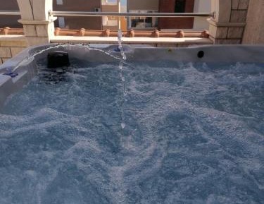 One-Bedroom Apartment with Terrace and Jacuzzi