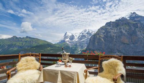 One-Bedroom Suite with Eiger mountain view