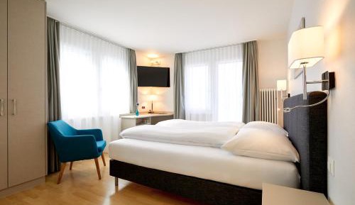 Superior Double Room with Balcony and Lake View
