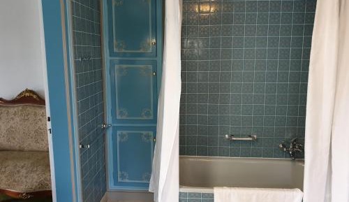 Quadruple Room with Private Bathroom