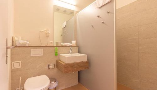 Studio (4 Adults)