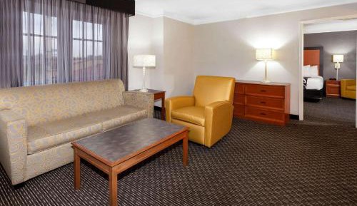 One-Bedroom King Suite - Non-Smoking