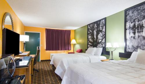 Standard Queen Room with Two Queen Beds - Smoking