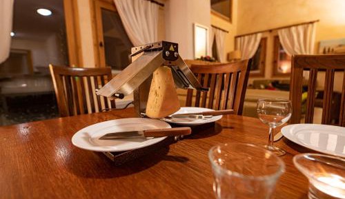 Apartment with Mountain View